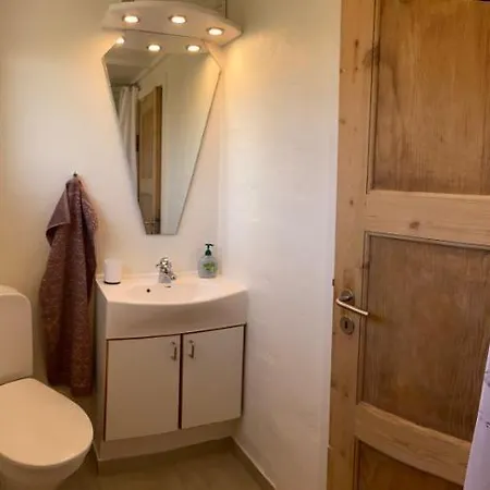 Lägenhet Vaerelse Med Eget Kokken Og Bad